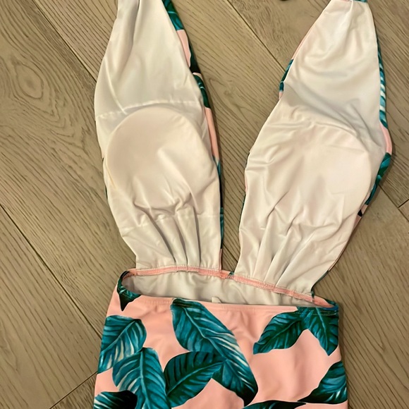 Pin-up style one piece swimsuit - Picture 4 of 4